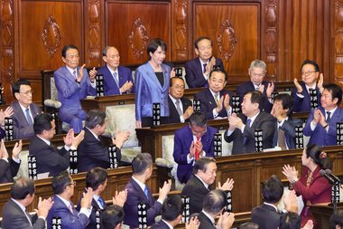 Noul premier al Japoniei Sanae Takaichi reafirmă importanţa relaţiilor cu Washingtonul şi promite intransigenţă faţă de străini. Ea se va întâlni cu Donald Trump săptămâna viitoare