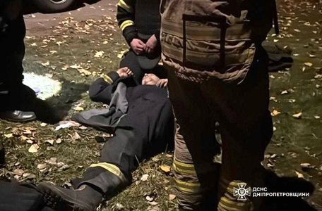 Trei morţi şi răniţi în Ucraina, în atacuri ruse cu dronă şi rachetă. Doi morţi, inclusiv un salvator, într-un dublu atac cu rachetă în Dnipropetrovsk şi şapte răniţi. Un mort, zece răniţi şi incendii la Kiev. 50 din 64 de drone şi patru din nouă rachete,