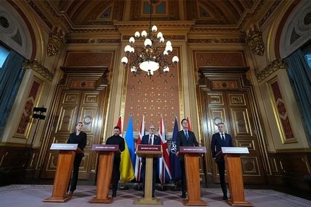 ”Sancţiunile sunt una dintre cele mai dureroase lovituri pentru Putin”, susţine Zelenski, care a cerut, la Londra, SUA să extindă sancţiunile la întregul sector petrolier rus şi să livreze Ucrainei rachete de tip Tomahawk