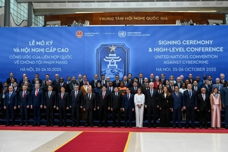 Peste 60 de ţări semnează, la Hanoi, primul tratat ONU împotriva criminalităţii cibernetice, iniţiat de Rusia, denunţat de un grup improbabil de întreprinderi în domeniul tehnologiei şi ONG-uri de apărarea drepturilor omului, îngrijorate de o supraveghere