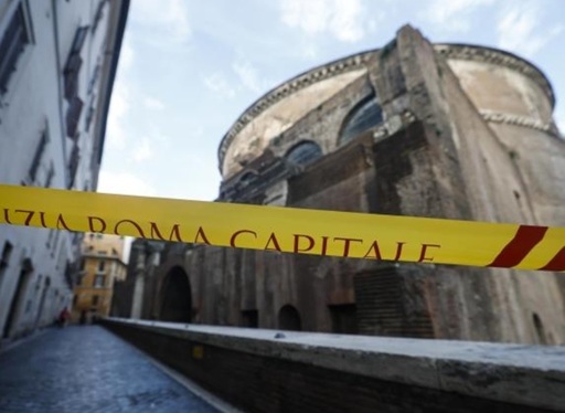 Un turist japonez de 70 de ani cade în incinta Panteonului de la Roma, de la şapte metri înălţime. şi moare. Anchetatorii evocă ipoteza unui selfie