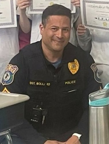 S-a oprit la un bancomat şi la o pizzerie în loc să investigheze o dublă crimă. Acuzaţiile aduse unui ofiţer de poliţie din New Jersey