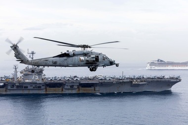 Un elicopter de tip MH-60R Sea Hawk şi un avion de vânătoare de tip Boeing F/A-18F Super Hornet, apaţinând portavionului USS Nimitz se prăbuşesc în Marea Chinei de Sud, la 30 de minte unul după altul. Nicio victimă, anunţă US Navy