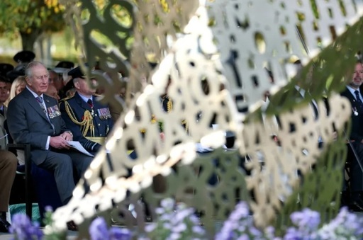 Regele Charles al III-lea inaugurează un memorial dedicat militarilor lesbiene, gay, bisexuali şi transsexuali, "An Opened letter", la National Memorial Arboretum