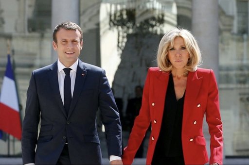 Zece persoane sunt judecate la Paris pentru hărţuire sexuală online împotriva primei-doamne a Franţei, după ce acestea au răspândit zvonul că ar fi făcut schimbare de sex 