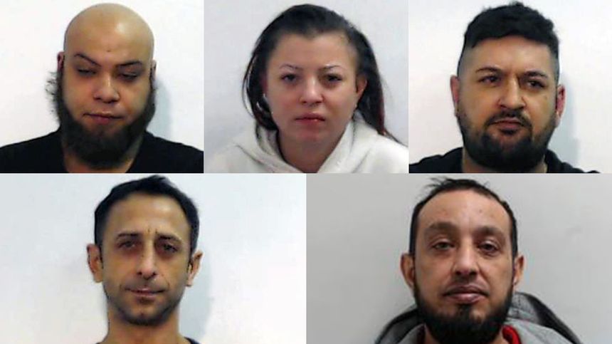 Cinci români au fost condamnaţi la închisoare în Scoţia pentru violarea şi exploatarea sexuală a femeilor vulnerabile într-un caz „deosebit de şocant”. Cel mai probabil, ei vor fi expulzaţi după executarea pedepselor