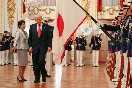 Donald Trump, cucerit de noul premier japonez Sanae Takaichi, care-i promite, la Tokyo, o ”nouă epocă de aur” şi cu care încheie un acord privind pământuri rare