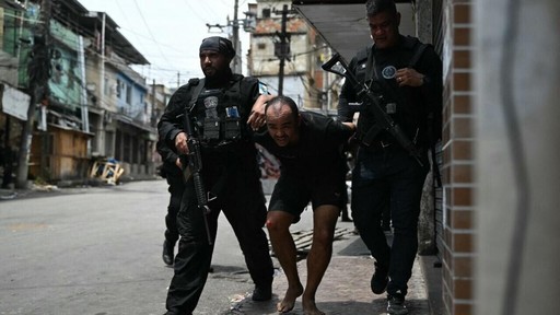Cel puţin 18 suspecţi şi mai mulţi poliţişti au murit în timpul unei operaţiuni antidrog la Rio de Janeiro, cea mai amplă din istoria statului. Aproape 2.500 de agenţi au fost mobilizaţi - VIDEO