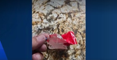 SUA - Părinţii sunt invitaţi să fie vigilenţi, după au fost găsite ace în bomboane cu câteva zile înainte de Halloween