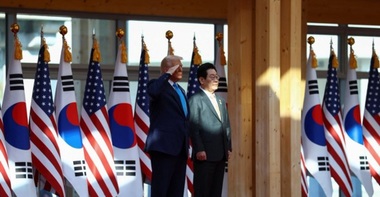 Trump anunţă, la Gyeongju, în Coreea de Sud, înaintea unui summit APEC, că va depune eforturi să ”liniştească” tensiunile între cele două Corei