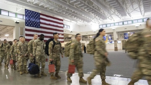 Armata americană îşi reduce prezenţa pe frontul de est al NATO. Decizia americană ”va slăbi” securitatea României, un ”stat în prima linie”, avertizează un istoric american, Phillips Payson O'Brien. ”Trezeşte-te, Europo, SUA nu te vor apăra împotriva Rusiei”