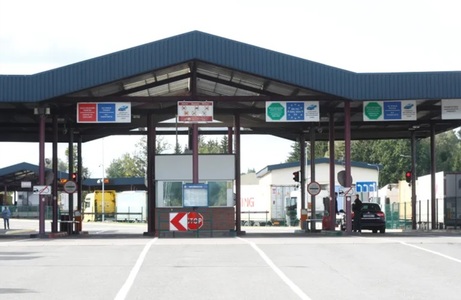 Lituania îşi închide frontiera cu Belarusul timp de o lună, până la 30 noiembrie, după pătrunderea unor baloane care transportau ţigări de contrabandă, denunţată de Vilnius şi UE drept un ”atac hibrid”. Mii de muncitori navetişti belaruşi şi companii litu