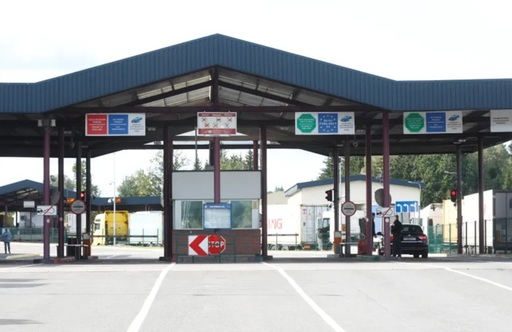 Lituania îşi închide frontiera cu Belarusul timp de o lună, până la 30 noiembrie, după pătrunderea unor baloane care transportau ţigări de contrabandă, denunţată de Vilnius şi UE drept un ”atac hibrid”. Mii de muncitori navetişti belaruşi şi companii lituaniene, afectate