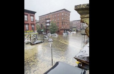 Doi morţi şi zboruri perturbate la New York, în urma unor ploi torenţiale - VIDEO