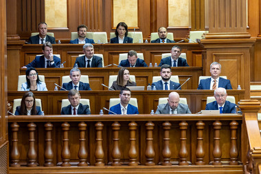 Guvernul condus de Alexandru Munteanu a primit votul Parlamentului de la Chişinău şi va depune sâmbătă jurământul