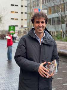 Un „Trudeau olandez”. Stânga din Ţările de Jos are un nou lider, Jesse Klaver, după ce fostul comisar Frans Timmermans şi-a dat demisia în urma eşecului de la alegerile legislative