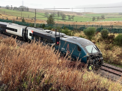 Patru răniţi în nord-vestul Angliei, în deraierea unui tren de la Glasgow la Londra, în urma unei alunecări de teren