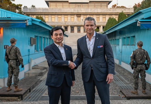 Şeful Pentagonului Pete Hegseth vizitează frontiera dintre cele două Corei, prima vizită a unui secretar american al Apărării în DMZ din 2017. El a vizitat mai întâi, împreună cu omologul său sud-coreean, un deal cunoscut sub numele de Postul de Observaţie Ouellette
