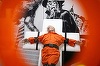 O sculptură cu un Trump legat pe o cruce, ”Saint or Sinner", a artistului britanic Mason Storm, evocând o crucificare sau o execuţie cu injecţia letală, expusă în Elveţia