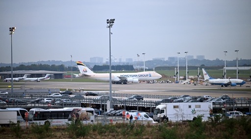 Aeroporturile Zaventem şi Charleroi de la Bruxelles şi aeroportul de la Liège, paralizate în urma semnalării unor dorne