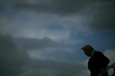 ANALIZĂ: Trump îşi plăteşte, prin rezultatul dezastruos în alegerile locale din 2025, promisiunile nerespectate cu privire la costul traiului