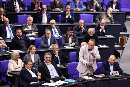 Partidul de extremă dreapta Alternativa pentru Germania, acuzat în Bundestag de faptul că are înăuntrul său o ”celulă adormită prorusă” şi se serveşte de dreptul parlamentar pentru a transmite informaţii sensibile Moscovei