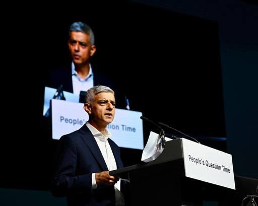 Sadiq Khan, primul primar musulman al Londrei, salută victoria lui Zohran Mamdani, primul primar musulman al New York-ului