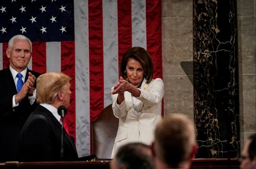 ”O femeie oribilă care a făcut treabă proastă”, o atacă Trump pe Pelosi după ce adversara sa feroce îşi anunţă retragerea din politică. ”Cred că ea face un mare serviciu ţării retrăgându-se”