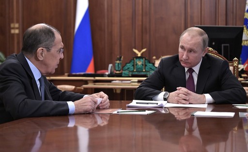 Kremlinul respinge speculaţiile în legătură cu o ruptură a relaţiilor între ministrul de externe Serghei Lavrov şi Vladimir Putin