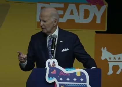Într-o şarjă critică aspră, Joe Biden îl acuză pe Donald Trump că a „distrus” democraţia