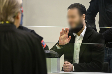 Parchetul antiterorist francez cere inculparea lui Salah Abdeslam cu privire la un stick USB cu propagandă jihadistă şi a fostei sale partenere, Maëva B., dar şi a acesteia, împreună cu o minoră şi actualul soţ, în alt dosar, cu privire la planificarea un