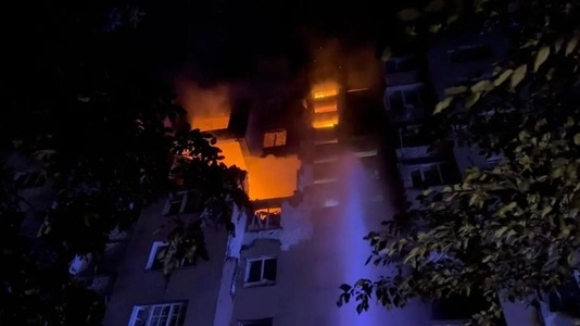 Un mort şi incendii la Hramatorsk, într-un atac ”masiv” cu şapte drone în decurs de 30 de minute. Trei răniţi la Harkov, inclusiv un adolescent. Moscova anunţă interceptarea a 37 de drone ucrainene. Infrastructuri ”civile”, vizate în Saratov