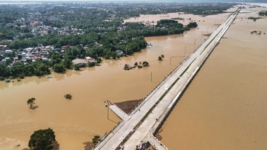 Bilanţul victimelor taifunului Fung-wong creşte la 18 morţi, inclusiv un copil, în Filipine, după taifunul Kalmaegi, soldat cu 232 de morţi. Fung-wong, retrogradat la furtună tropicală violentă, se îndreaptă către Taiwan