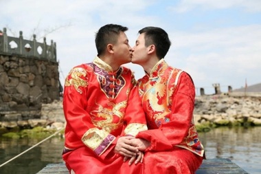 China ordonă retragerea a două aplicaţii de întâlniri gay, anunţă Apple