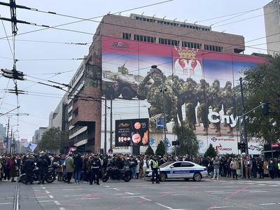 Mii de oameni protestează în Serbia faţă de adoptarea legii care accelerează dezvoltarea proiectului imobiliar al lui Jared Kushner, ginerele preşedintelui Trump - VIDEO