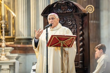 Biserica Catolică Spaniolă deschide o anchetă în urma unor acuzaţii de pedofilie împotriva episcopului din Cádiz, Rafael Zornoza, după ce El Pais dezvăluie că un bărbat l-a acuzat de agresiuni sexuale în anii '90, de la vârsta de 14 şi până la 21 de ani
