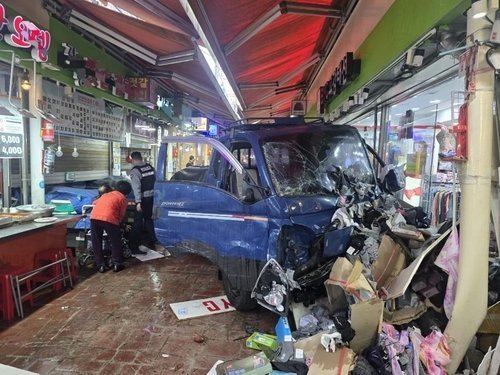 Douăzeci de persoane, rănite în Coreea de Sud, după ce un camion a intrat într-o piaţă şi a accelerat necontrolat