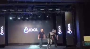 Primul robot umanoid rus dotat cu inteligenţă artificială s-a prăbuşit pe scenă în câteva secunde - VIDEO
