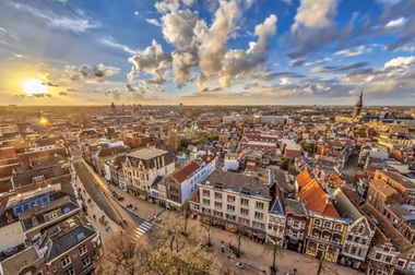 Cutremur de magnitudinea 3,4 în provincia Groningen, unul dintre cele mai puternice înregistrate în nordul Olandei, cauzate de extracţia de gaze naturale, oprită anul trecut după traumatizarea populaţiei. Pagube, semnalate, dar nu şi victime