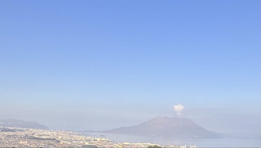 Japonia: Alertă privind cădere de cenuşă după o erupţie vulcanică