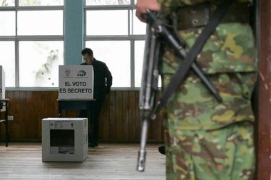 Ecuador: Alegătorii au votat împotriva propunerilor ca ţara să găzduiască baze militare străine şi de rescriere a constituţiei
