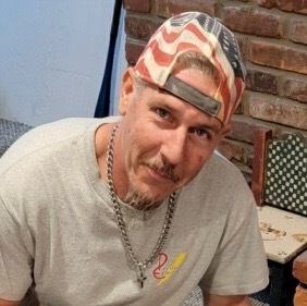 Donald Trump îl graţiază pentru a doua oară pe unul dintre atacatorii Capitoliului