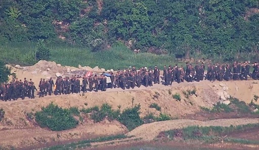 Coreea de Sud propune Coreei de Nord negocieri în vederea trasării unei Linii de Demarcaţie Militară clare, pentru a evita incidente la frontieră, după ce militari nord-coreeni au traversat-o în mai multe rânduri şi au instalat rute tactice, împrejmuiri şi au pus mine