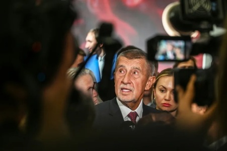 Zeci de mii de cehi şi de slovaci cer în stradă democraţie, la comemorarea Revoluţiei de Catifea, şi-i acuză pe Andrej Babis şi Robert Fico de trădarea moştenirii tranziţiei către democraţie
