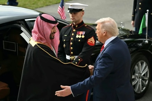 Trump îi oferă o reabilitare spectaculoasă lui Mohammed bin Salman, cu lovituri de tun, gardă călare şi o survolare de avioane de luptă