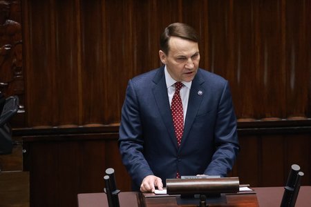 Polonia anunţă că a reţinut „mai multe” persoane în legătură cu sabotajul feroviar. Varşovia închide ultimul consulat rus rămas deschis pe teritoriul său şi cere măsuri din partea UE. Reacţia Kremlinului