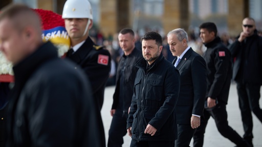 În timp ce Zelenski a sosit în Turcia pentru a discuta despre o nouă iniţiativă americană de pace, Kremlinul minimalizează eforturile diplomatice dezvăluite de presă