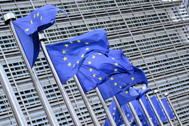 UE prezintă o serie de măsuri menite să accelereze mobilitatea armatelor pe continent împotriva ameninţării ruse. Obiectivul: o coloană de tancuri cu baza în Spania să nu ajungă în Polonia ”după război”