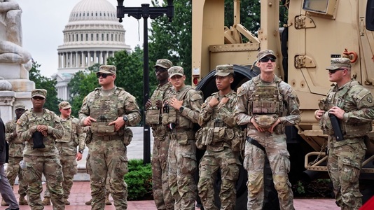 O judecătoare federală ordonă administraţiei Trump să retragă Garda Naţională din Washington