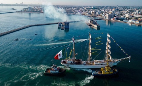 Nava-şcoală velier mexicană Cuauhtémoc,care s-a lovit în mai de Podul Brooklyn, participă după reparaţii la un eveniment